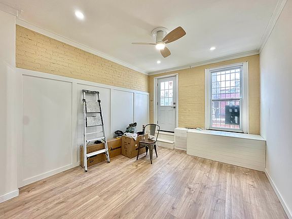 4th image of 31-58 Steinway St #2R