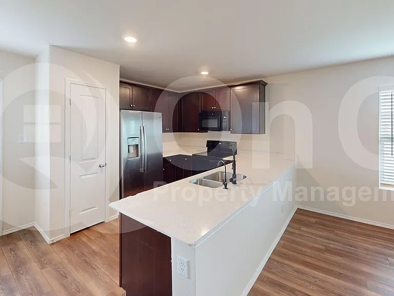 5322 Longshadow Dr — Photo 4
