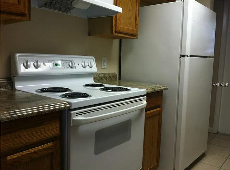 2 bed, 1.5 bath, 900 sqft, $1,300 — Photo 4