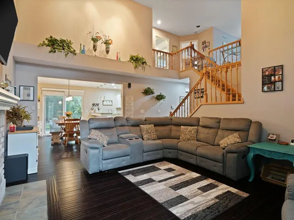 2531 Posekany LANE, East Troy, WI 53120