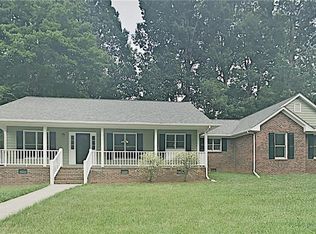 202 Holly Ridge Ln, Mebane, NC 27302