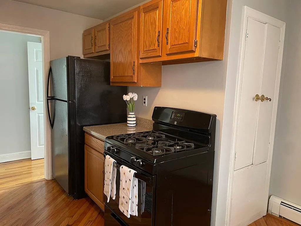 2 bed, 800 sqft, $1,350 — Photo 2
