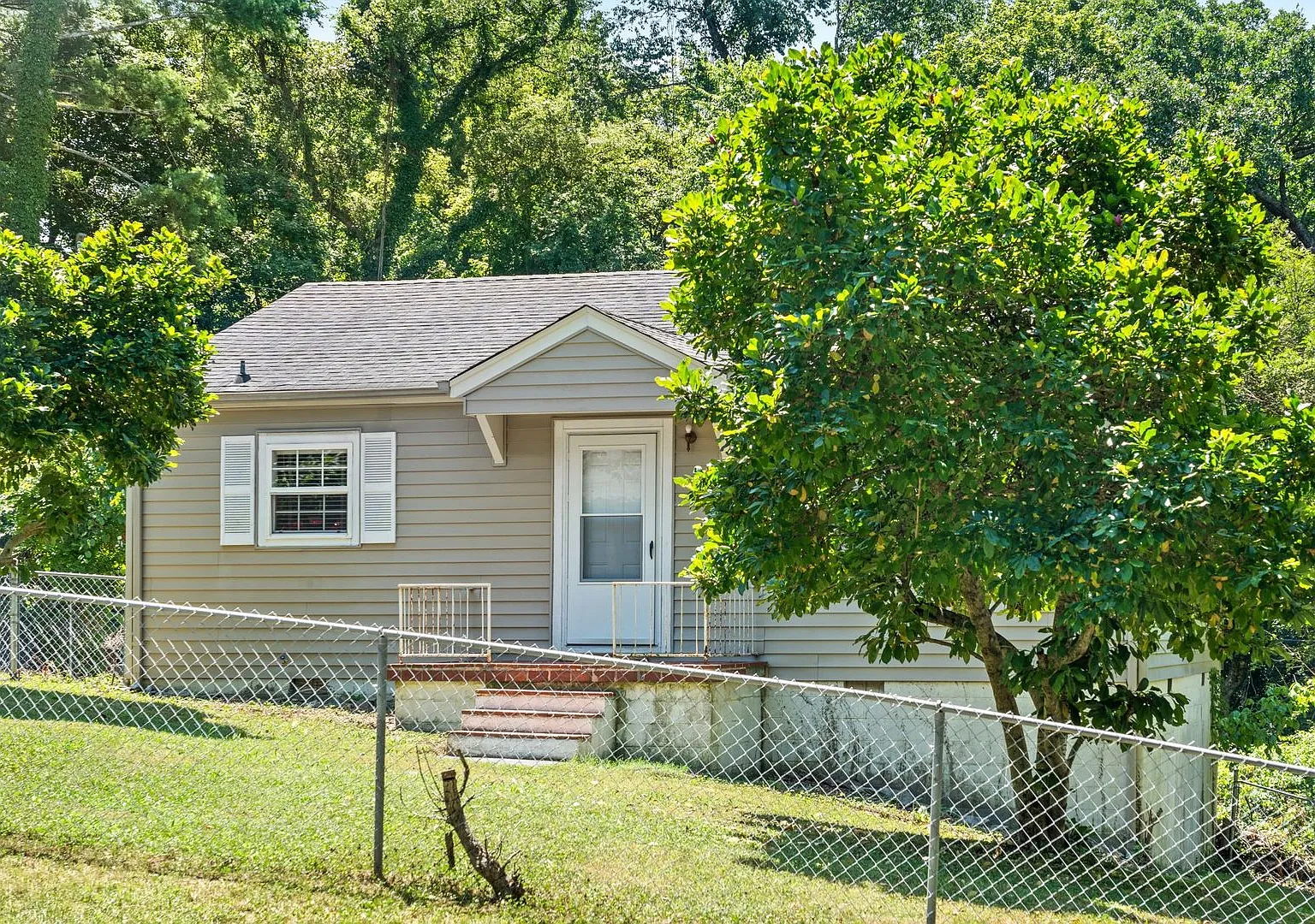 2 Bedroom 1 Bath Home For Rent Near Cumberland Drive! — Photo 3