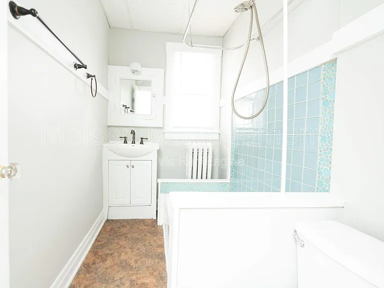 405 Alexander St #C — Photo 12