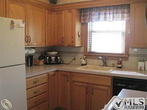 Kitchen 2.JPG
