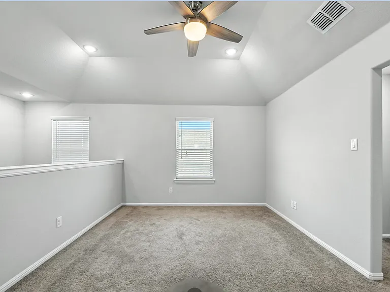 913 Cobalt Dr — Photo 32