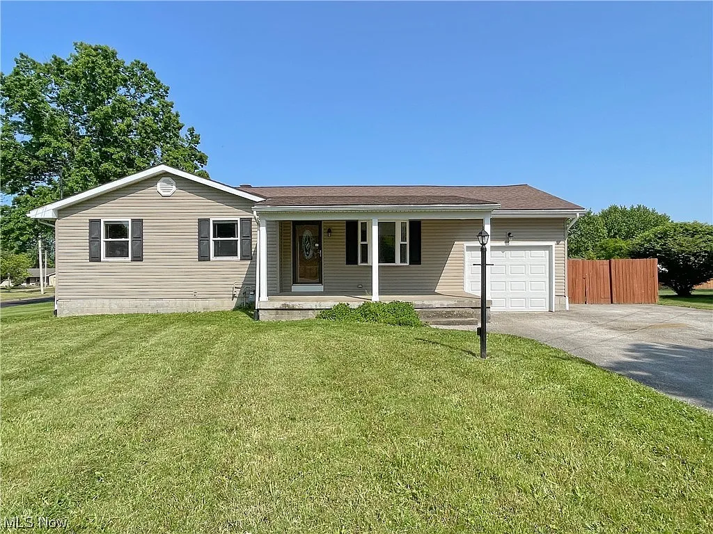 2247 Sprucewood Dr photo 1
