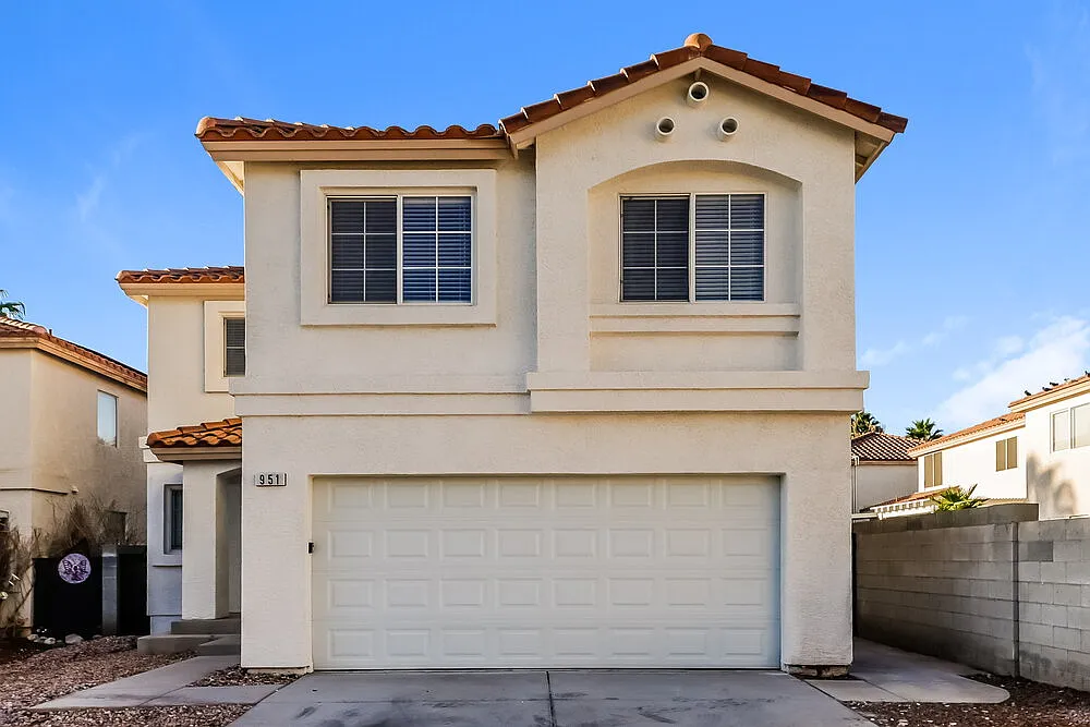 4 bed, 2.5 bath, 1741 sqft, $2,370 — Photo 1