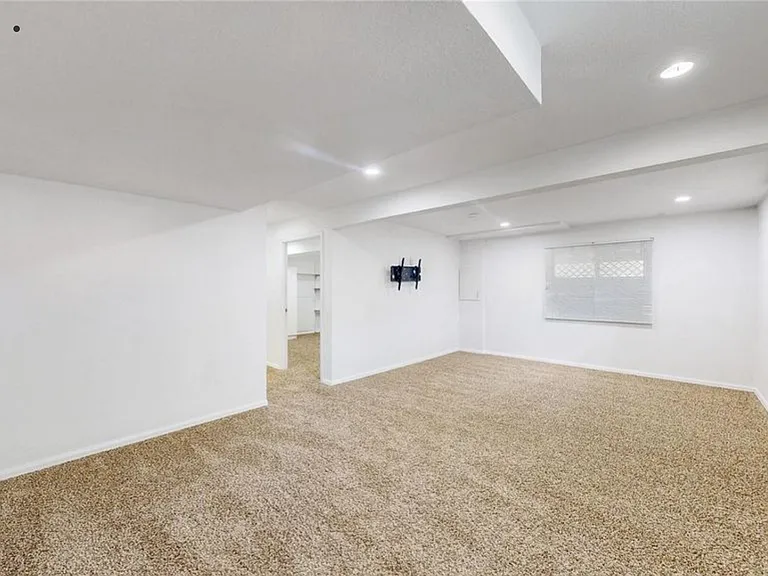 12250 Cherry St — Photo 15