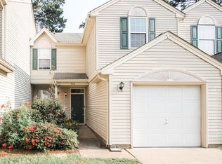903 Lake Forest Dr, Newport News, VA 23602