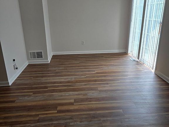 2nd image of 15 Pemberton St