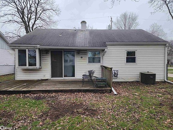 1102 S 3rd St, Fairfield, IA 52556 | Zillow