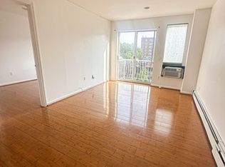 6727 Exeter St APT 3, Forest Hills, NY 11375