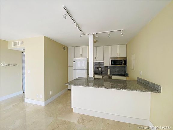 4th image of 1440 Brickell Bay Dr APT 710