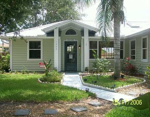 FRONT GARDEN ENT