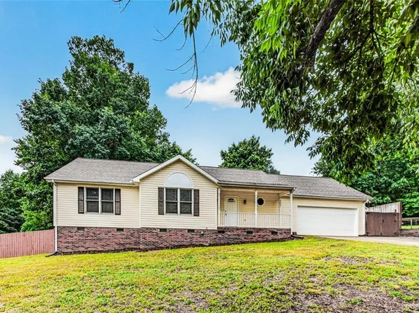 3661 Libertys Run Dr, Sophia, NC 27350