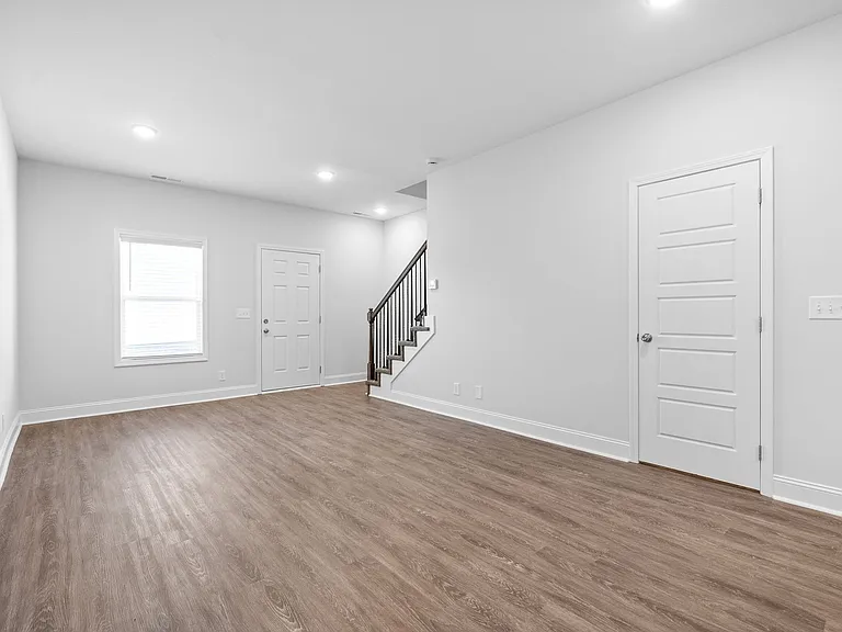 760 Tracy Ln #D104 — Photo 7