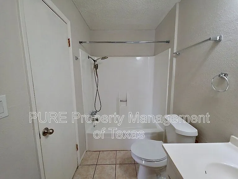9611 Covey Ridge Ln — Photo 11