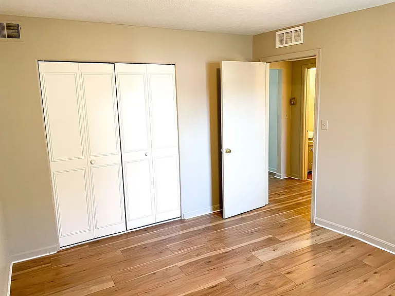 4800 Southern Parkway/602 & 604 Bluegrass Pkwy — Photo 6
