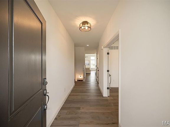 3rd image of 325 Gailin Dr