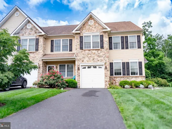 24 Woodspring Cir, Sellersville, PA 18960
