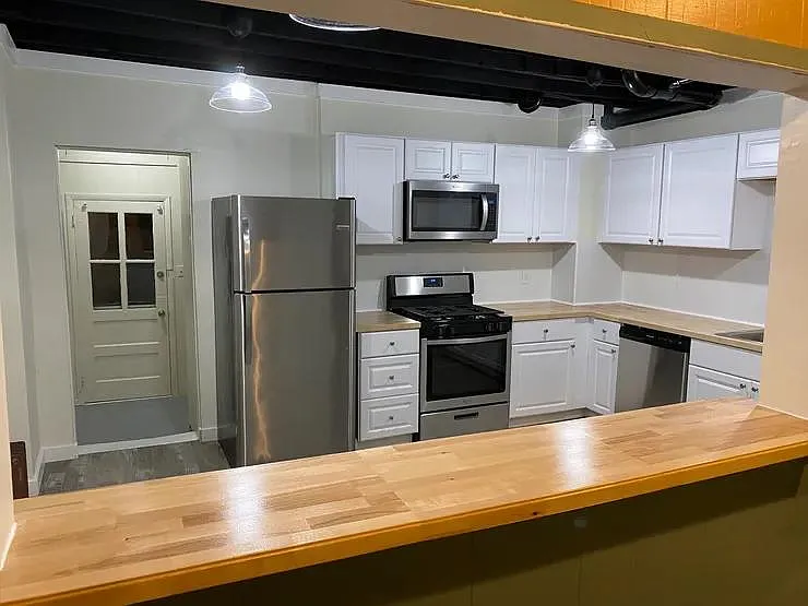 627 E Morton St — Photo 4