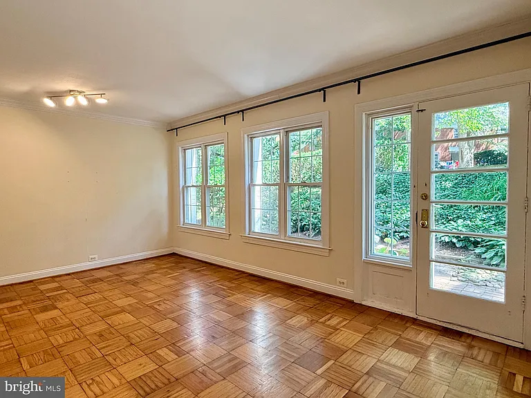 1628 Ripon Pl — Photo 3