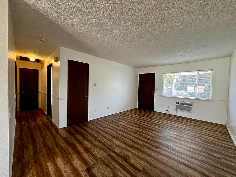 3910 Meadow Ln — Photo 4