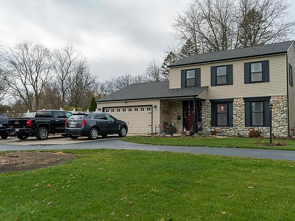2nd image of 1364 Parkhill Dr