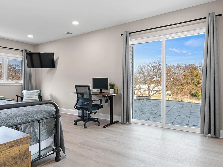 8815 Delphine Rd — Photo 23