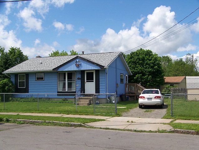 2nd image of 104 Parker Cir