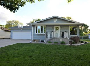 1522 S 6th St, Aberdeen, SD 57401