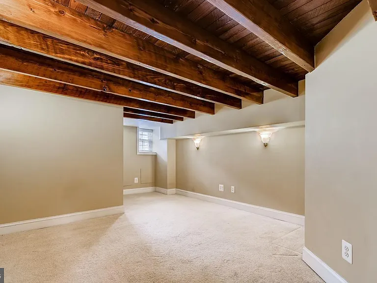 130 W Ostend St — Photo 25