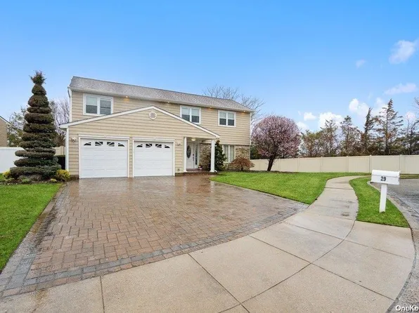 29 Ruth Place, Plainview, NY 11803