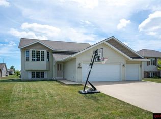 1213 Augusta Dr, Mankato, MN 56001