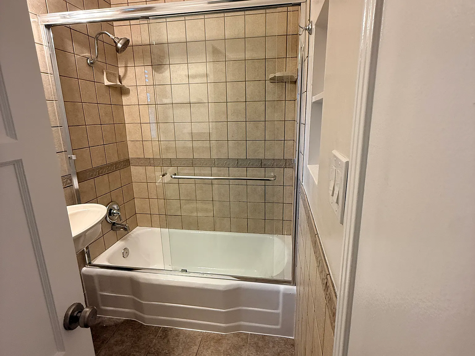 1011 Pearl St — Photo 4