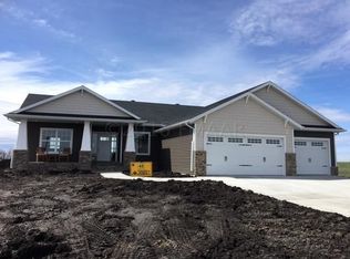 1127 Wildflower Pl W, West Fargo, ND 58078