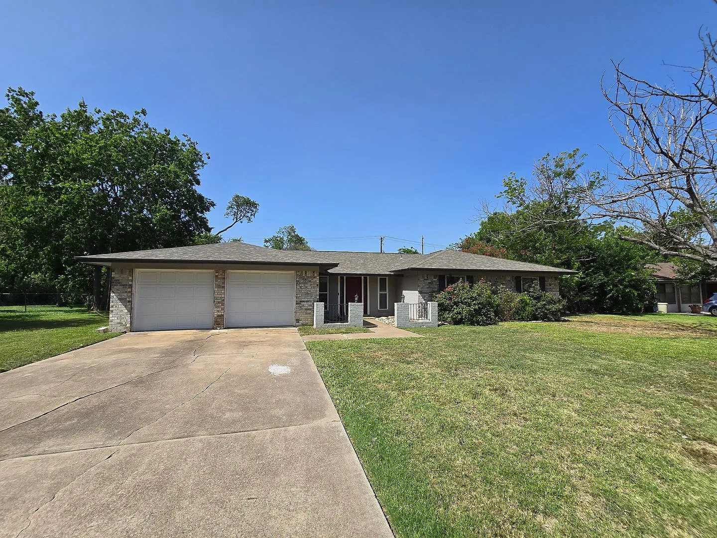 205 E. Cherokee Dr. — Photo 1
