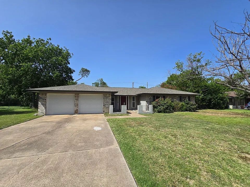 205 E Cherokee Dr