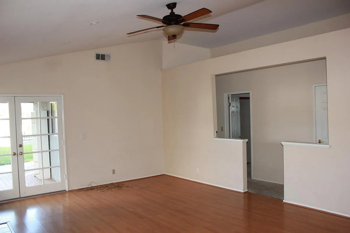 3 bed, 1260 sqft, $3,595 — Photo 3