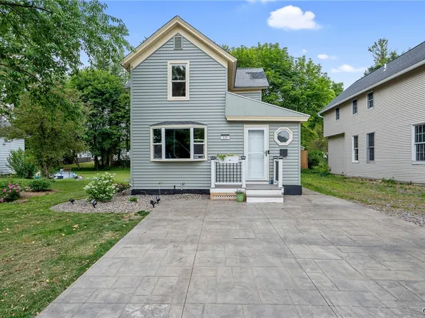 121 Smith St, Manlius, NY 13104