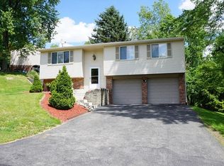 6527 Quaker Dr, Pittsburgh, PA 15236