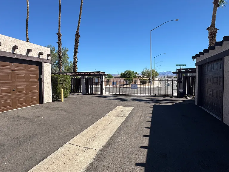 201 Riverfront Dr #4 — Photo 42