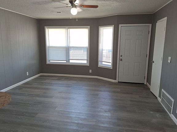 4th image of 403 Park St #A