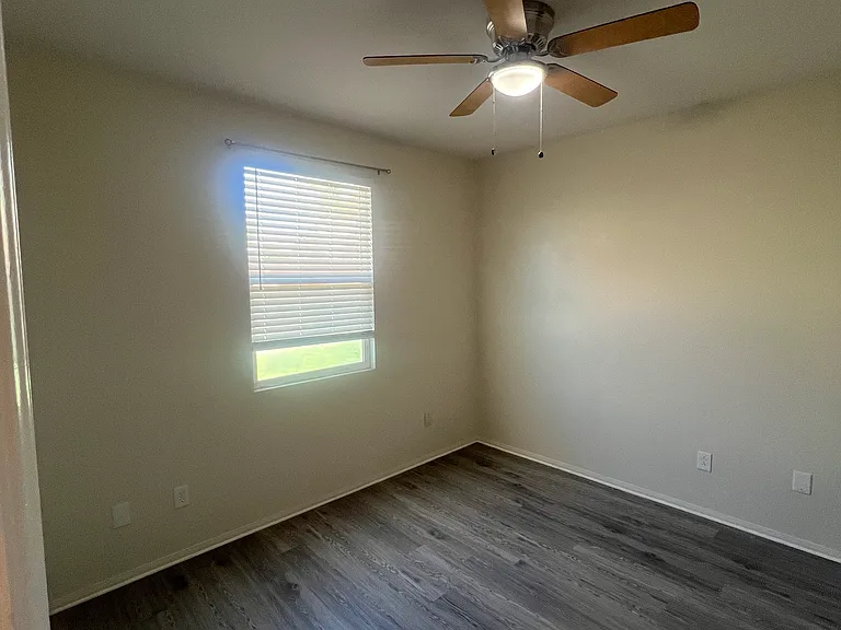 27922 Crescent Ct — Photo 12
