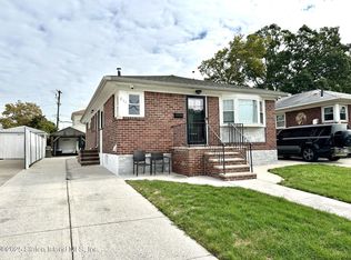 211 Hull Ave, Staten Island, NY 10306