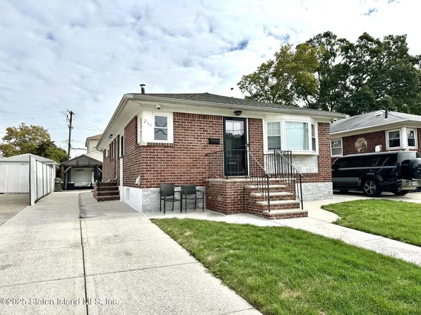211 Hull Ave, Staten Island, NY 10306