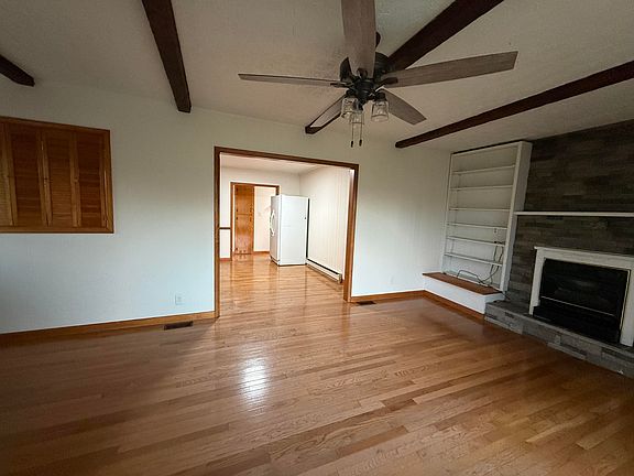 4th image of 144 Twin Maple Ln