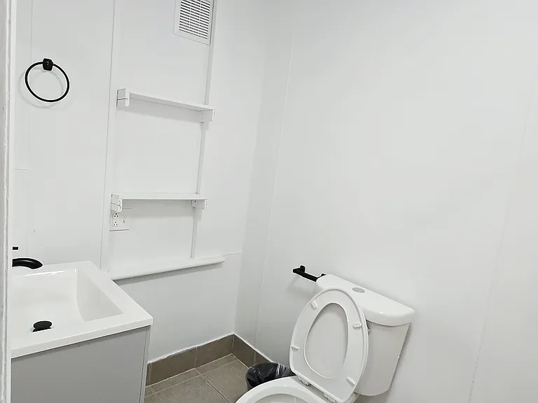 655 S Washington St #2 — Photo 7