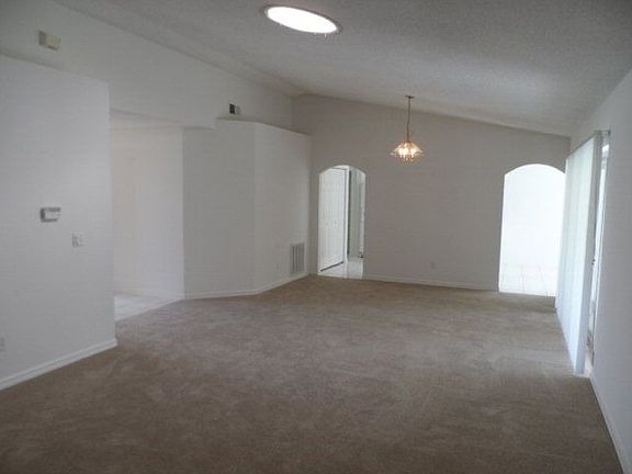 4th image of 26 Brockton Ln